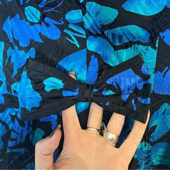 Vintage 80s Silk Floral Blue and Black Blazer with Rhinestone Button and Bow 1 - Picture 13 of 15